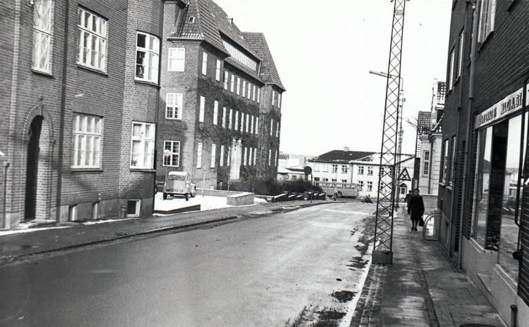 Gaden nærmest definerer Struers jernbane-æra