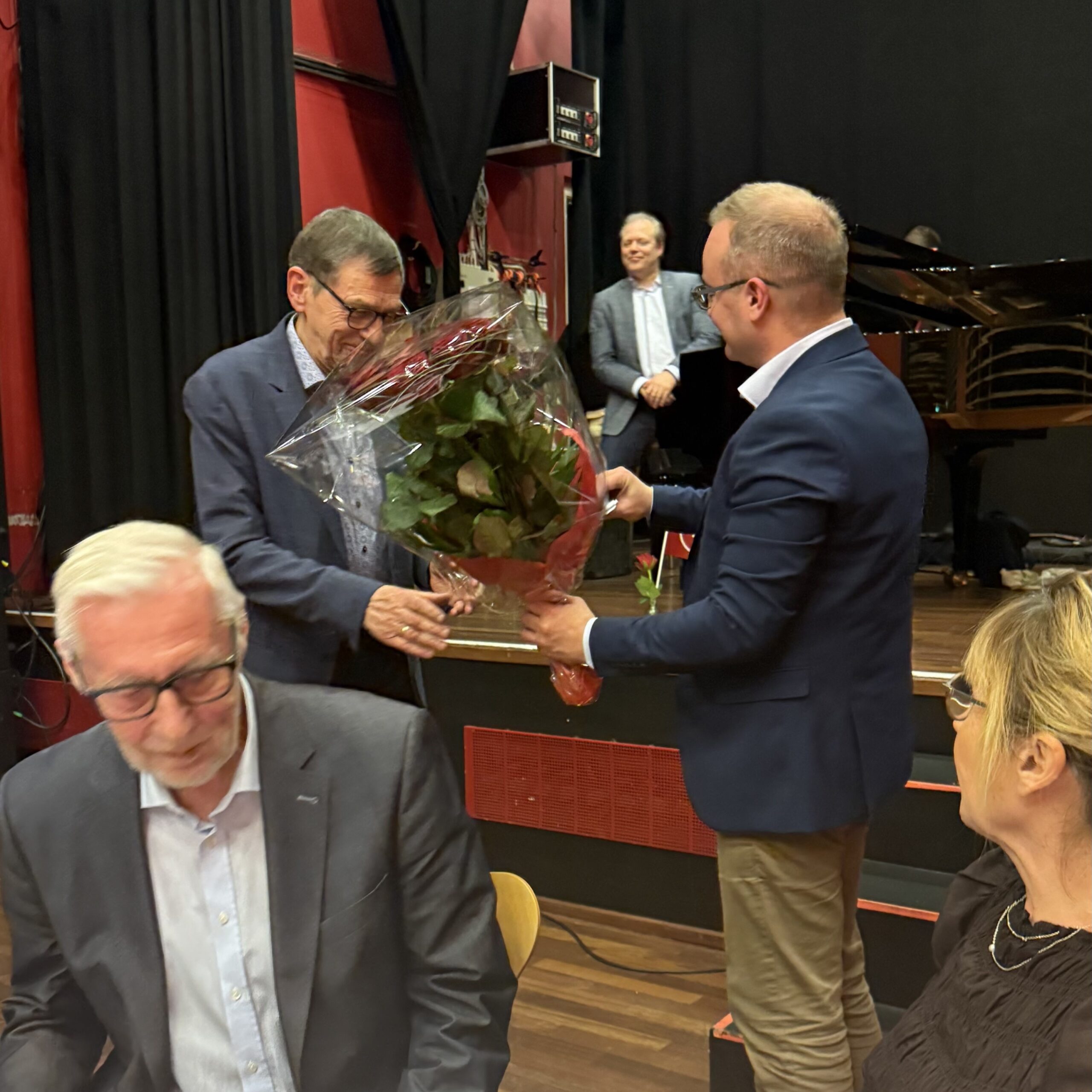 Arne Thorgaard blev æresmedlem da Socialdemokratiet fejrede partiforeningens 125 års jubilæum